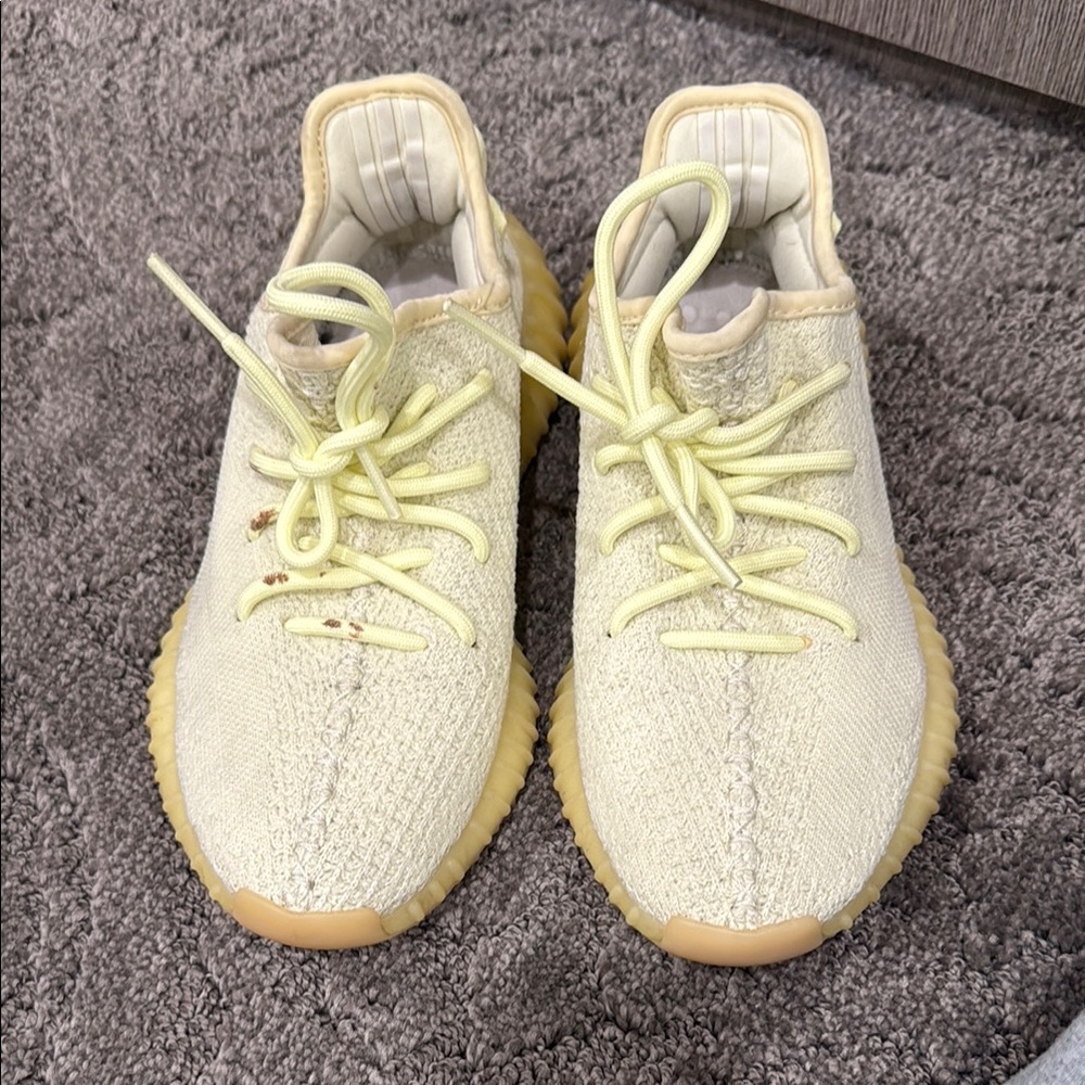 Adidas Yeezy Boost 350 V2 - Light Yellow